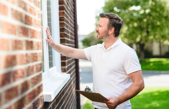 Key factors affecting property value in France such as location, property type, condition, and market trends