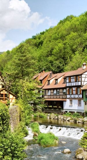 International readers comparing places and regions to live in France
