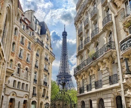 Beautiful French lifestyle scene showing why France appeals to international buyers and expats.